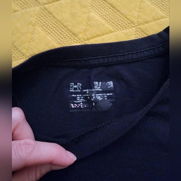 Mens black Under Armour tshirt - Picture 3 of 9